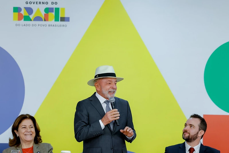 “Incentivar dívida como solução?”: fala de Lula gera reação e levanta críticas