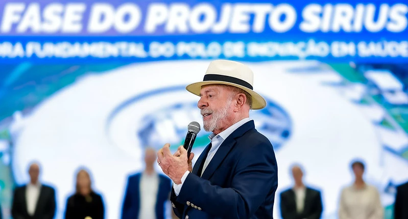 Lula anuncia medidas para conter gasolina e diesel diante da crise internacional do petróleo