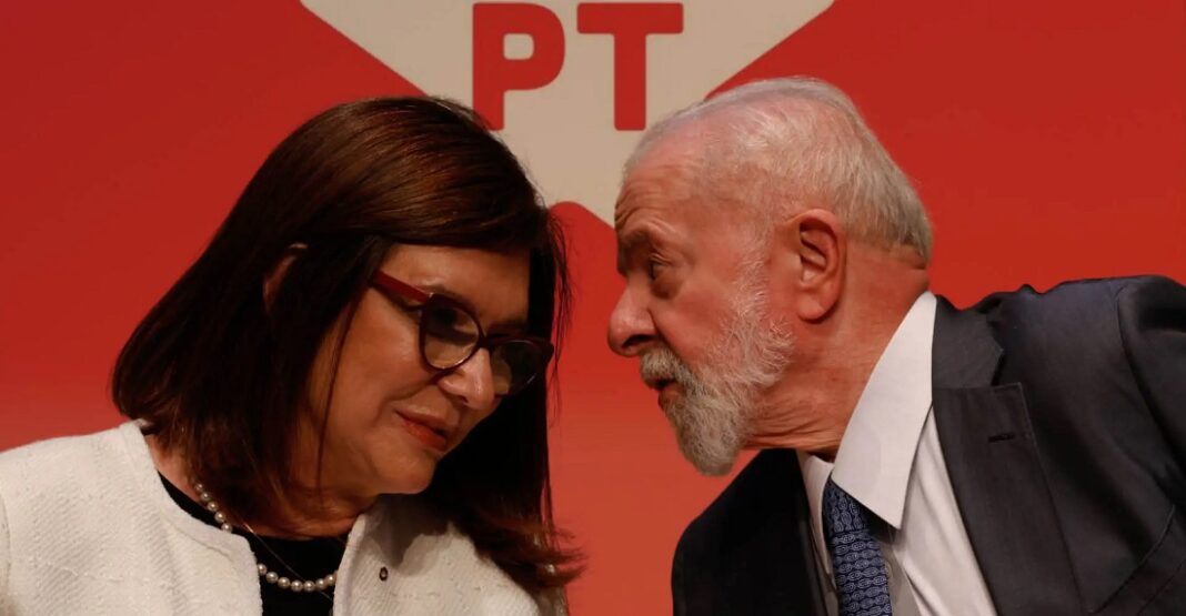 Petrobras pede autodeclaração de gênero a funcionários e decisão gera debate sobre políticas internas da estatal Petrobras pede autodeclaração de gênero a funcionários e decisão gera debate sobre políticas internas da estatal