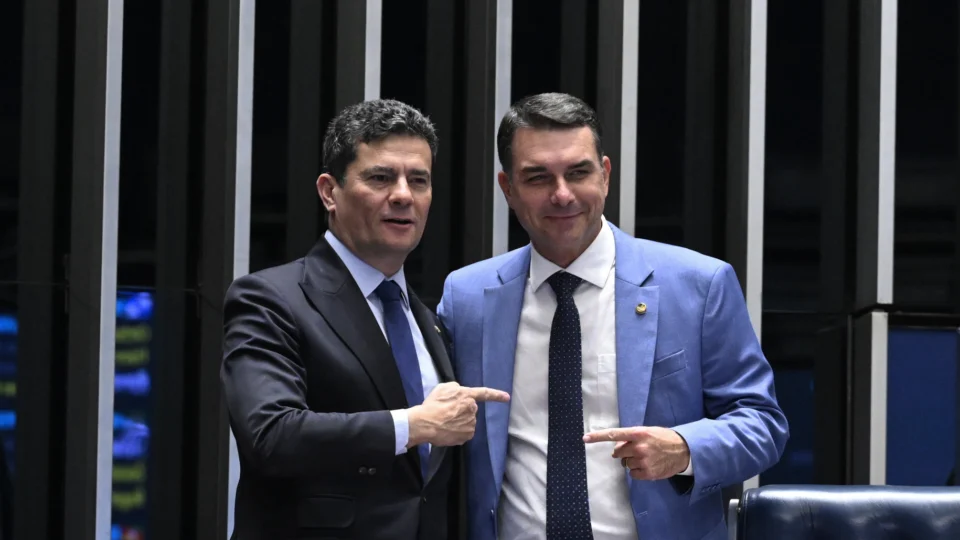 Sergio Moro sai em defesa de Flávio Bolsonaro e reforça apoio à CPMI do Banco Master