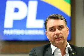 Flávio Bolsonaro e líderes da oposição reforçam pressão por CPMI do Banco Master