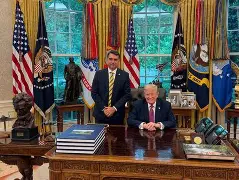 Flávio Bolsonaro comemora decisão dos EUA contra PCC e CV e amplia aproximação com Trump