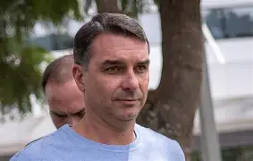 Áudio vazado de Flávio Bolsonaro expõe negociação milionária para filme sobre Jair Bolsonaro Áudio vazado de Flávio Bolsonaro expõe negociação milionária para filme sobre Jair Bolsonaro