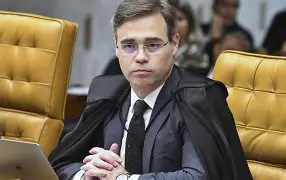 Reunião de André Mendonça com a PF aumenta pressão sobre investigação do Banco Master Reunião de André Mendonça com a PF aumenta pressão sobre investigação do Banco Master