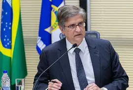 “PGR pede condenação de Eduardo Bolsonaro e reacende tensão política em Brasília”