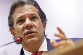 “Taxa das Blusinhas”: Haddad tenta dividir desgaste e mira Tarcísio após rejeição popular ao imposto federal