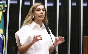 PEC do fim da escala 6×1 avança na Câmara e expõe disputa política entre PL e Erika Hilton PEC do fim da escala 6×1 avança na Câmara e expõe disputa política entre PL e Erika Hilton