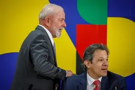 Lula admite desgaste da “taxa das blusinhas” e expõe recuo do governo após pressão popular Lula admite desgaste da “taxa das blusinhas” e expõe recuo do governo após pressão popular
