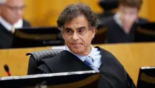 Presidente do TST causa polêmica ao dividir juízes entre “azuis” e “vermelhos” em discurso público