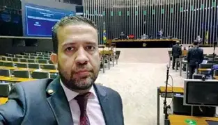 Janones chama Flávio Bolsonaro de “fora das eleições” após áudio com Vorcaro e gera forte polêmica nas redes