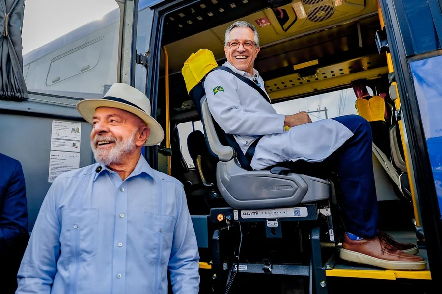 Lula ironiza caso Banco Master em hospital de Barretos e oposição reage após fala sobre Vorcaro