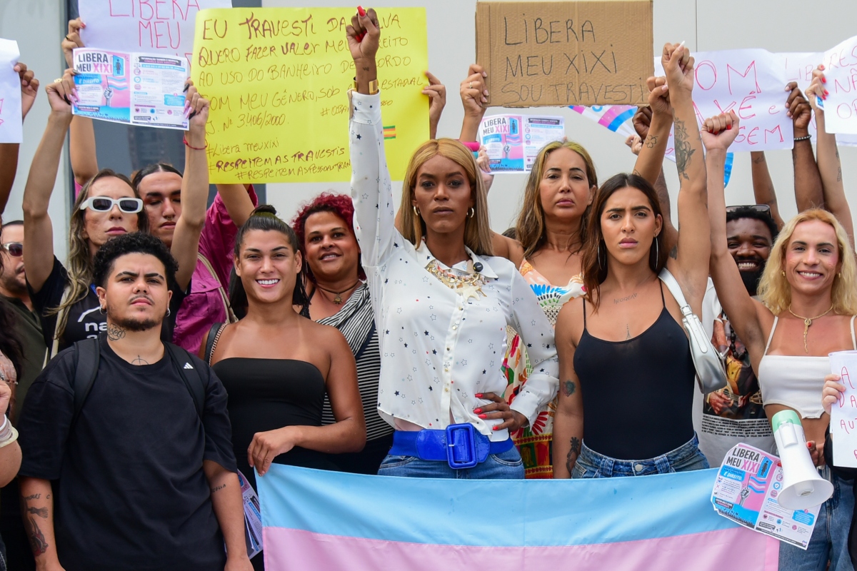 Protesto “Libera Meu Xixi” chega ao Barra Shopping após polêmica envolvendo Cássia Kis
