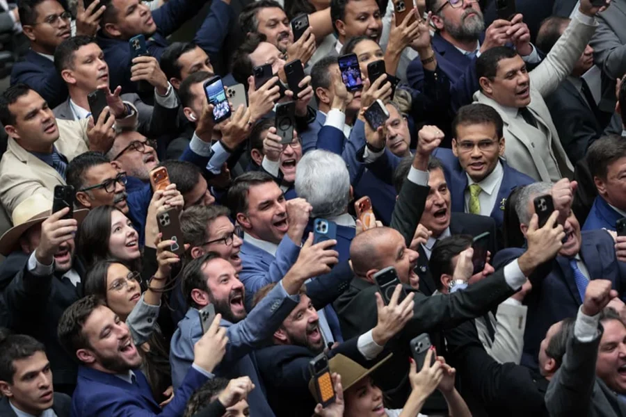 Congresso Nacional derruba veto e aprova novo cálculo de penas em vitória expressiva no Parlamento