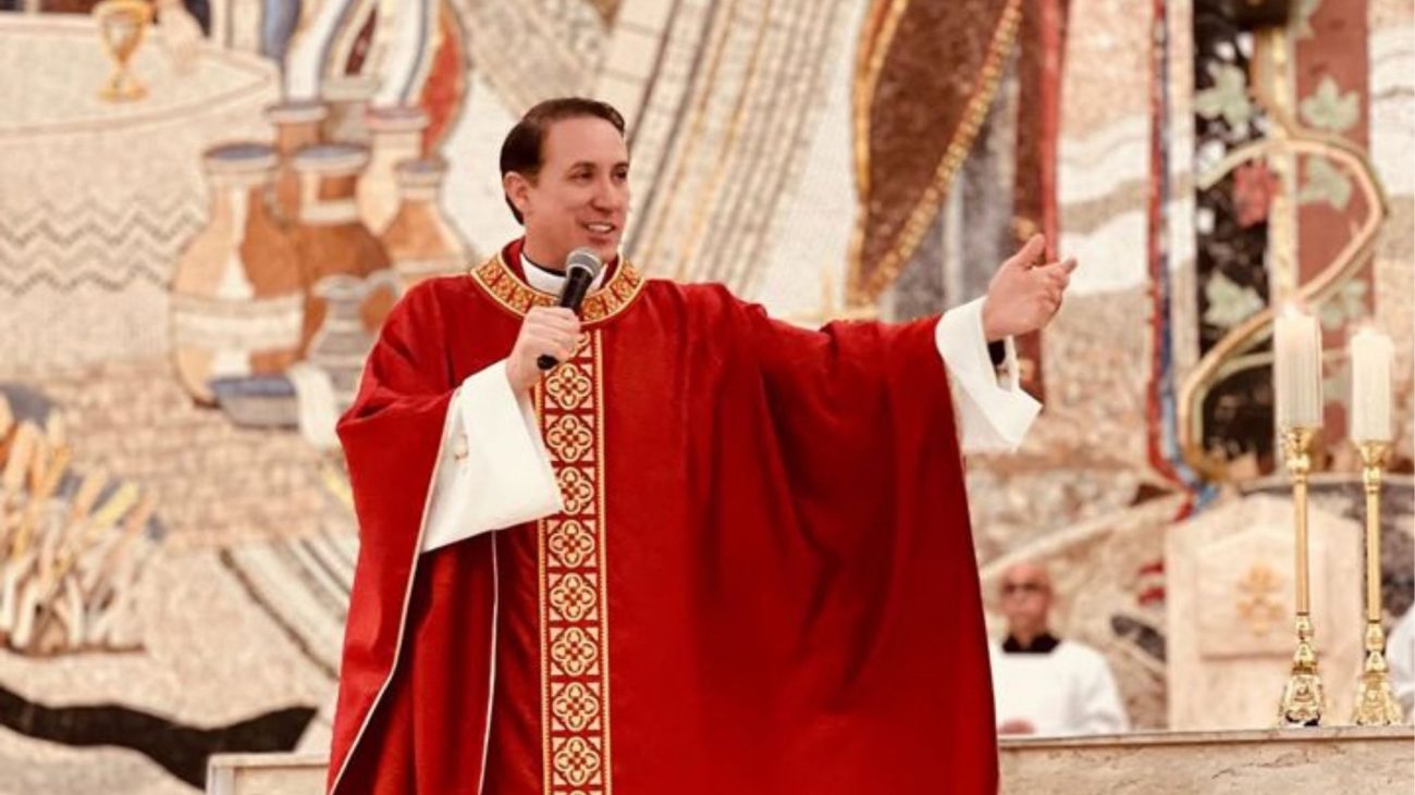 “Padre critica ‘mimimi’, defende trabalho e gera polêmica ao pedir oração por ‘gente preguiçosa’ em missa em SC”