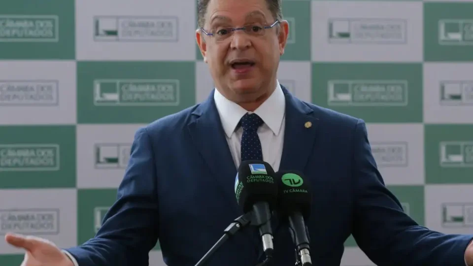 Câmara vota PEC do fim da escala 6×1 e debate sobre jornada de trabalho entra em momento decisivo