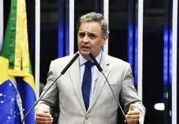 Aécio Neves diz que combate o PT, mas rejeita guerra política contra Lula Aécio Neves diz que combate o PT, mas rejeita guerra política contra Lula