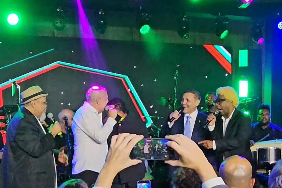 Jantar de posse de Nunes Marques reúne políticos, ministros e shows de samba em Brasília