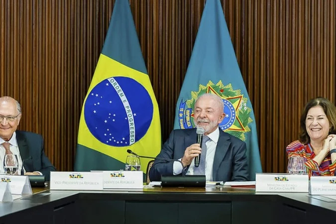 Lula decide ir ao G7 e manda recado ao mundo: “É hora de defender a democracia e reconstruir o diálogo global” Lula decide ir ao G7 e manda recado ao mundo: “É hora de defender a democracia e reconstruir o diálogo global”