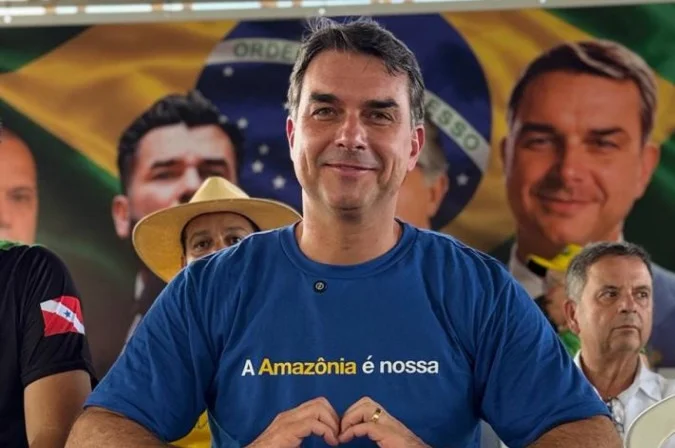 Flávio Bolsonaro acusa Lula de atuar em favor de facções e intensifica discurso de pré-campanha no Pará
