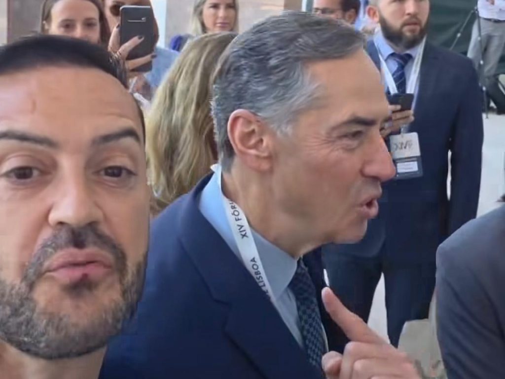 Sérgio Tavares confronta Gilmar Mendes e Barroso em Lisboa e reacende debate sobre liberdade de imprensa e voto impresso