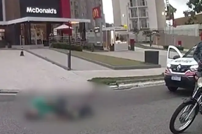 PM dispara 7 vezes em homem durante briga de trânsito em SP e depois se desespera: “reza e chora no local” PM dispara 7 vezes em homem durante briga de trânsito em SP e depois se desespera: “reza e chora no local”