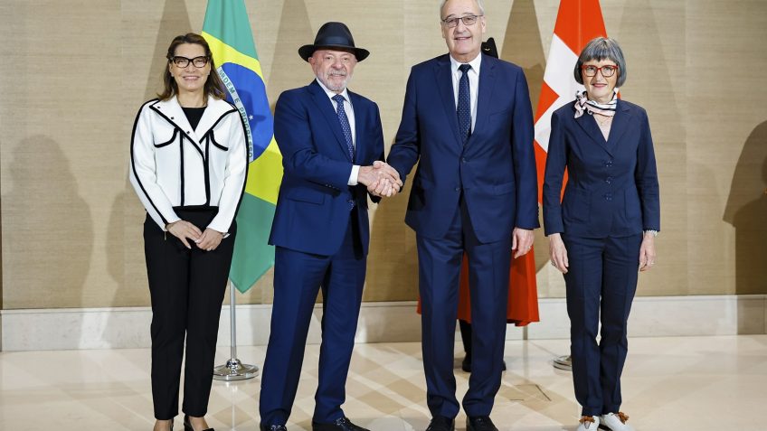Lula chega à Europa para participar da Cúpula do G7 e ampliar agenda diplomática do Brasil Lula chega à Europa para participar da Cúpula do G7 e ampliar agenda diplomática do Brasil