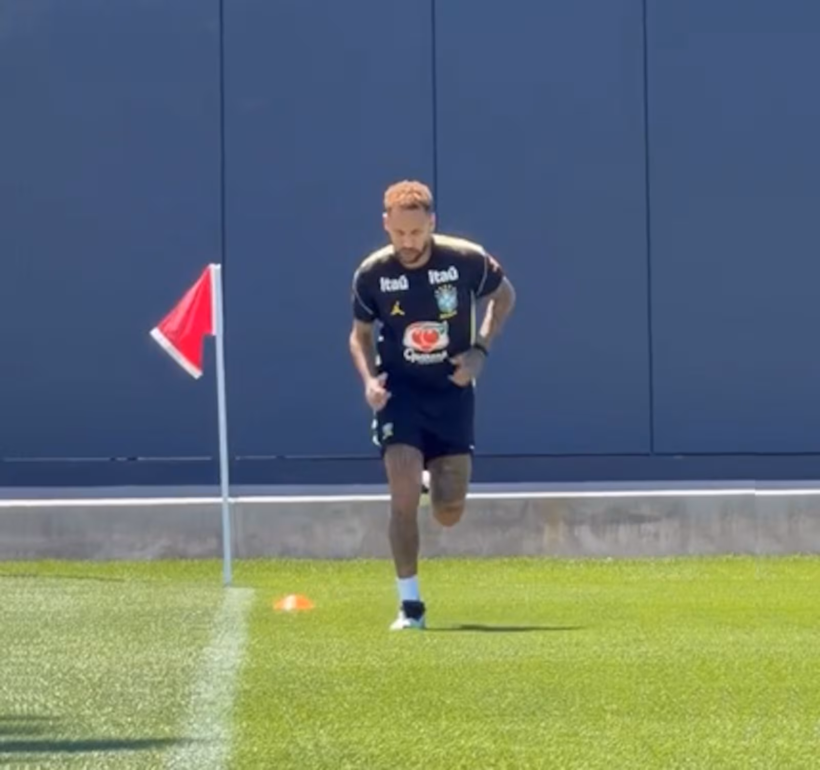Neymar volta ao gramado na Copa do Mundo e anima torcida brasileira, mas ainda segue em recuperação Neymar volta ao gramado na Copa do Mundo e anima torcida brasileira, mas ainda segue em recuperação