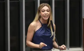 Erika Hilton acusa PSOL de quebra de acordo na divisão de recursos e gera crise interna sobre verbas de campanha
