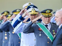 Lula corta R$ 4,3 bilhões da Defesa e Exército suspende operações contra o crime nas fronteiras Lula corta R$ 4,3 bilhões da Defesa e Exército suspende operações contra o crime nas fronteiras
