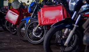 Lula lança crédito para entregadores financiarem motos e aposta em apoio de categoria estratégica às vésperas da eleição Lula lança crédito para entregadores financiarem motos e aposta em apoio de categoria estratégica às vésperas da eleição