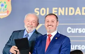 Chefe da PF acompanhou Lula em viagem ao G7 e operação contra Jaques Wagner foi deflagrada horas depois