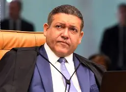 TSE suspende pesquisa sobre Flávio Bolsonaro e reforça debate sobre imparcialidade eleitoral TSE suspende pesquisa sobre Flávio Bolsonaro e reforça debate sobre imparcialidade eleitoral