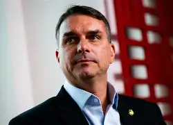 Flávio Bolsonaro reage a Lula e nega ameaça ao Pix após decisão dos EUA sobre PCC e CV Flávio Bolsonaro reage a Lula e nega ameaça ao Pix após decisão dos EUA sobre PCC e CV