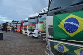 Câmara aprova anistia a multas de caminhoneiros por bloqueios após eleição de 2022 e cria piso do frete de R$ 5 mil Câmara aprova anistia a multas de caminhoneiros por bloqueios após eleição de 2022 e cria piso do frete de R$ 5 mil