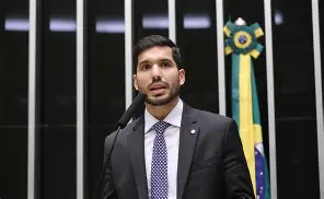 André Fernandes denuncia suposta falha em operação contra plantação de maconha no Ceará; Governo determina investigação