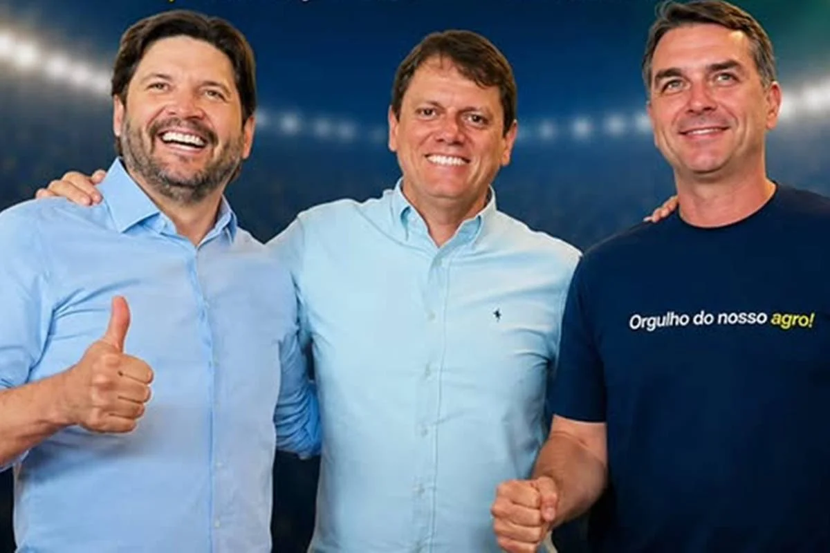 Flávio Bolsonaro exalta Tarcísio e fala em “libertação do país” em lançamento de pré-candidatura em SP