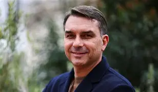 Flávio Bolsonaro pede desculpas a Michelle e tenta conter crise familiar que abalou o bolsonarismo