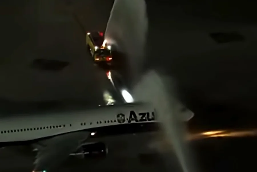 “Batismo” do avião da Seleção viraliza antes da Copa e emociona torcedores rumo ao sonho do hexa “Batismo” do avião da Seleção viraliza antes da Copa e emociona torcedores rumo ao sonho do hexa