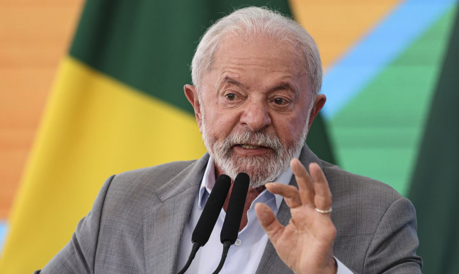 Lula chama Flávio Bolsonaro de “imbecil” e acirra tensão política em meio à crise com os Estados Unidos