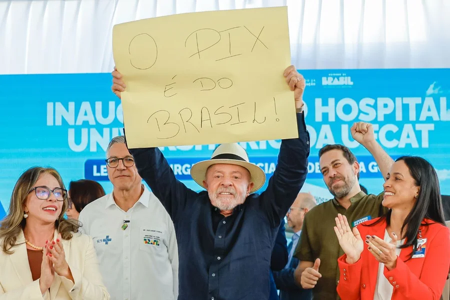 “O Pix é nosso”: Lula reage a pressão dos EUA e volta a atacar família Bolsonaro após ameaça de tarifaço “O Pix é nosso”: Lula reage a pressão dos EUA e volta a atacar família Bolsonaro após ameaça de tarifaço