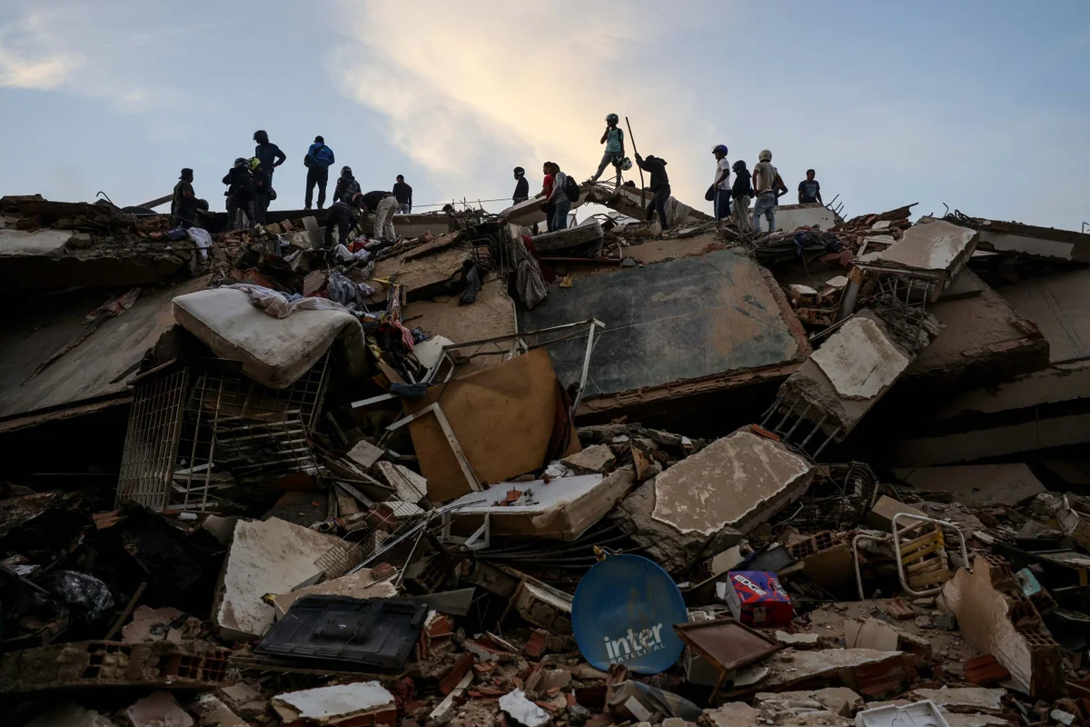 Terremoto na Venezuela: corpos são organizados em área de desastre enquanto equipes intensificam buscas por sobreviventes