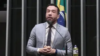 Janones assume liderança da Rede na Câmara e promete confronto político: “O pau vai comer”