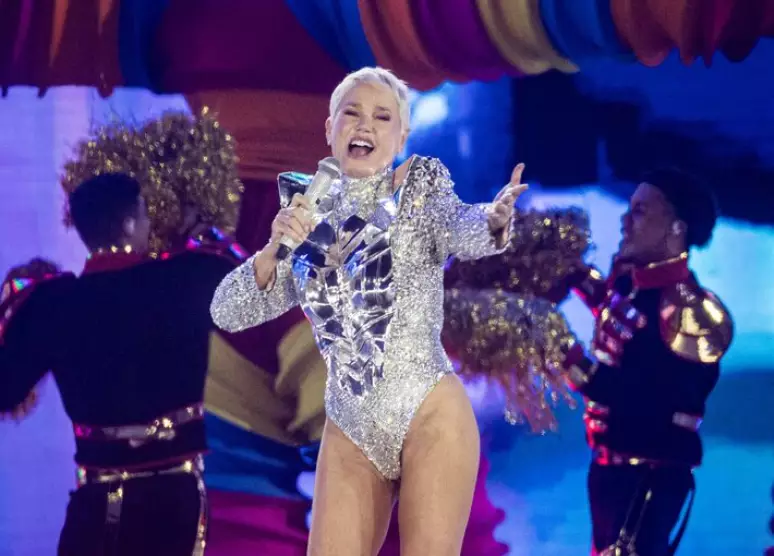 Xuxa transforma despedida em celebração da memória e leva “baixinhos crescidos” a uma viagem por quatro décadas de carreira