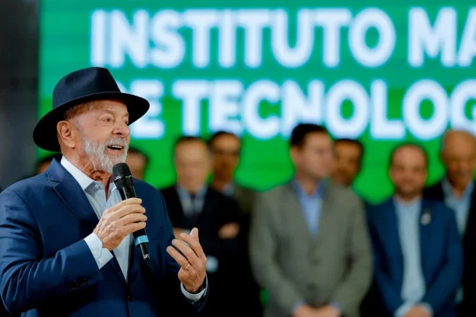 Lula critica ausência de jogadores da Seleção no voo de volta ao Brasil e dispara: “Que vergonha. Só voltou um jogador” Lula critica ausência de jogadores da Seleção no voo de volta ao Brasil e dispara: “Que vergonha. Só voltou um jogador”