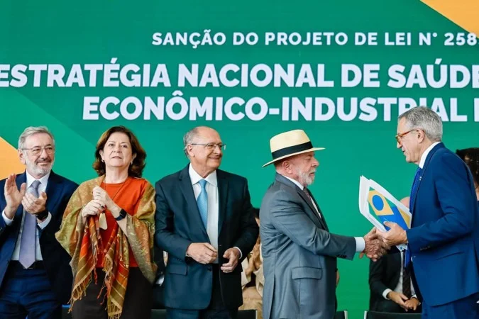 Lula chama ex-ministros da Saúde de Bolsonaro de “mequetrefes” e exalta gestão de Padilha Lula chama ex-ministros da Saúde de Bolsonaro de “mequetrefes” e exalta gestão de Padilha