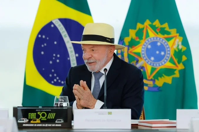 Em tom de campanha, Lula exalta ações do governo e mira eleição de 2026 nas redes sociais