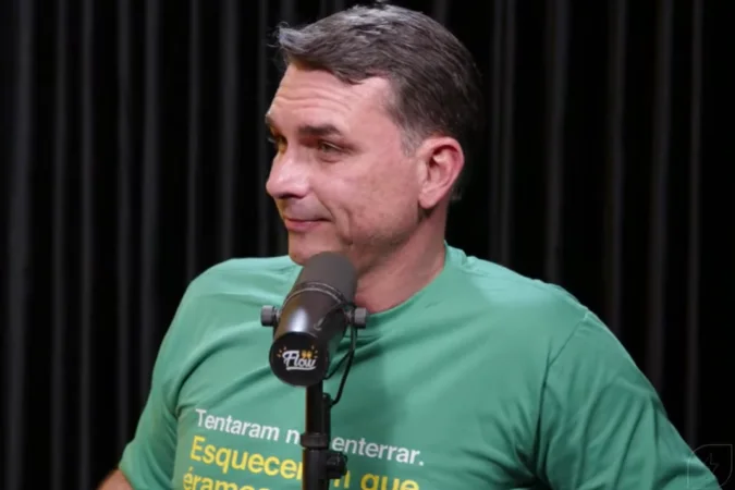 Flávio Bolsonaro acusa Dino e Moraes de interferência eleitoral e prevê debate sobre impeachment de ministros do STF em 2027 Flávio Bolsonaro acusa Dino e Moraes de interferência eleitoral e prevê debate sobre impeachment de ministros do STF em 2027