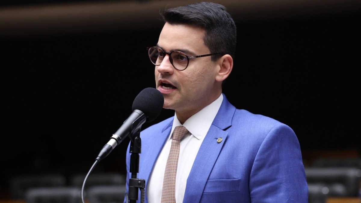 Emendas de deputado pagam shows de cantor que ele próprio empresaria e levantam suspeita de conflito de interesses Emendas de deputado pagam shows de cantor que ele próprio empresaria e levantam suspeita de conflito de interesses