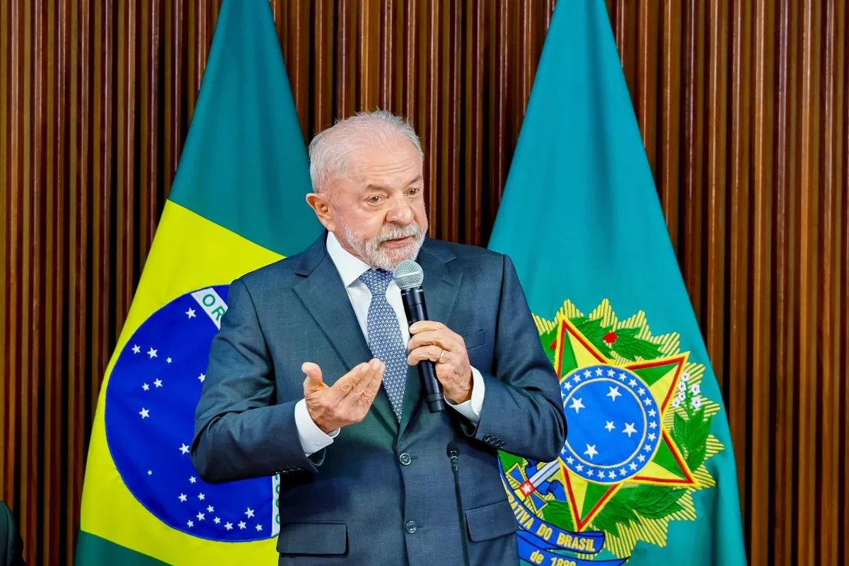 Lula recebe cartas credenciais de 14 novos embaixadores e oficializa início de missões diplomáticas no Brasil