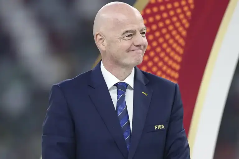 Infantino celebra vitória da Argentina, corrige declaração ao vivo e reação viraliza nas redes sociais Infantino celebra vitória da Argentina, corrige declaração ao vivo e reação viraliza nas redes sociais
